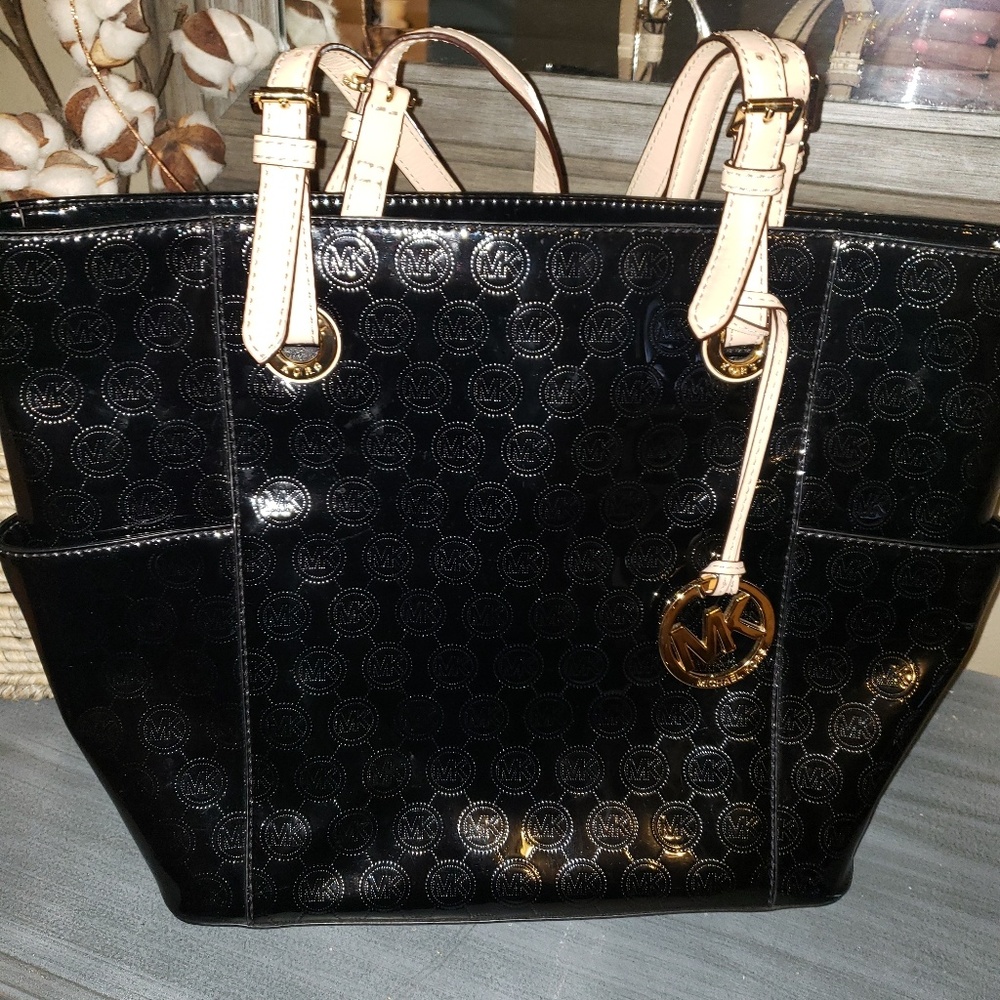 Black Michael Kors tote